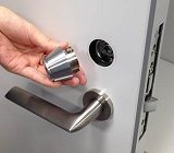 導入は電子キーへの権限設定のソフトウェアと物理的なシリンダーの交換作業のみ