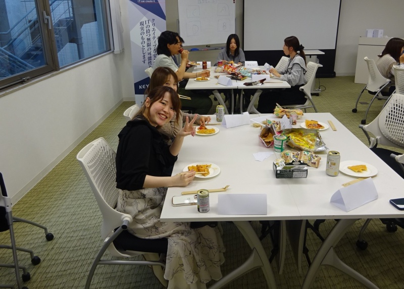 2、3年目の若手社員もメンターや社内講師をします