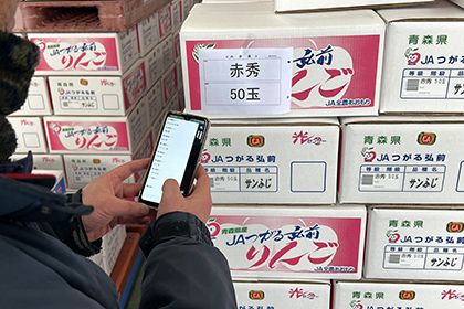 アプリで在庫数を報告する様子